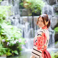 水のせせらぎが心地よいロビーラウンジ