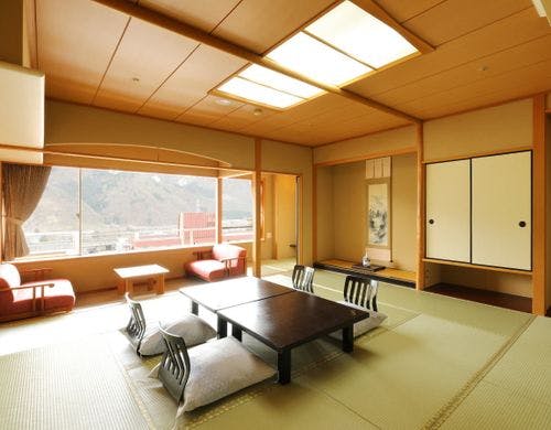 【スタンダード客室 12畳】和の造り。