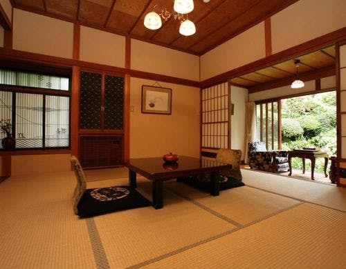 離れの内風呂一例