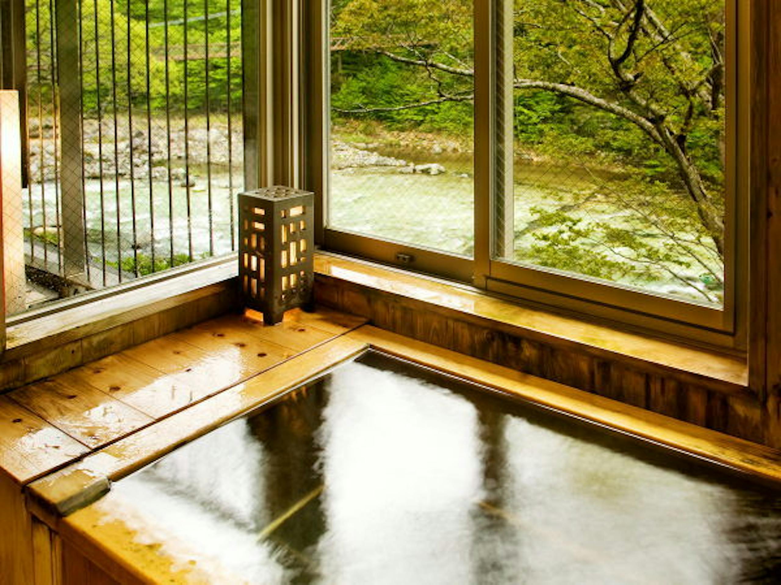 塩原温泉【人・季・想をつむぐ宿 彩つむぎ】バリアフリー対応風呂付き洋室201号室・301号室の客室風呂