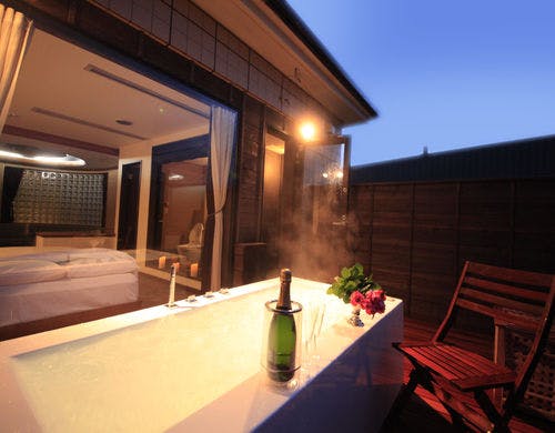 【露天ジャグジー付デラックスキング 201】