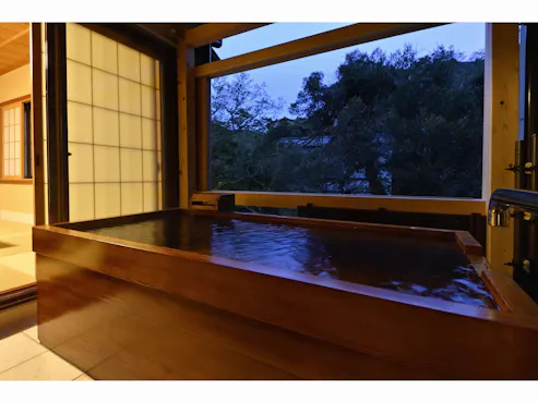 ห้องพักพร้อมอ่างอาบน้ำกลางแจ้ง