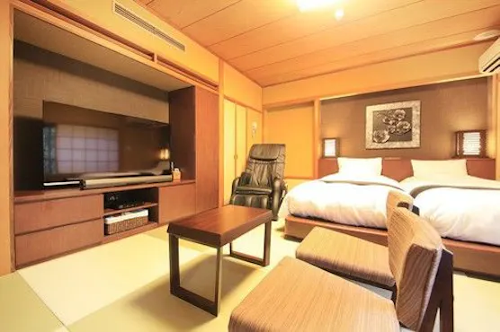 這是日式和西式結合的房間。