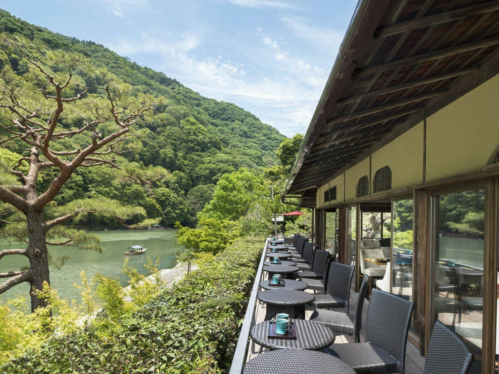 Saryo Hassen - Tempat Duduk Teres