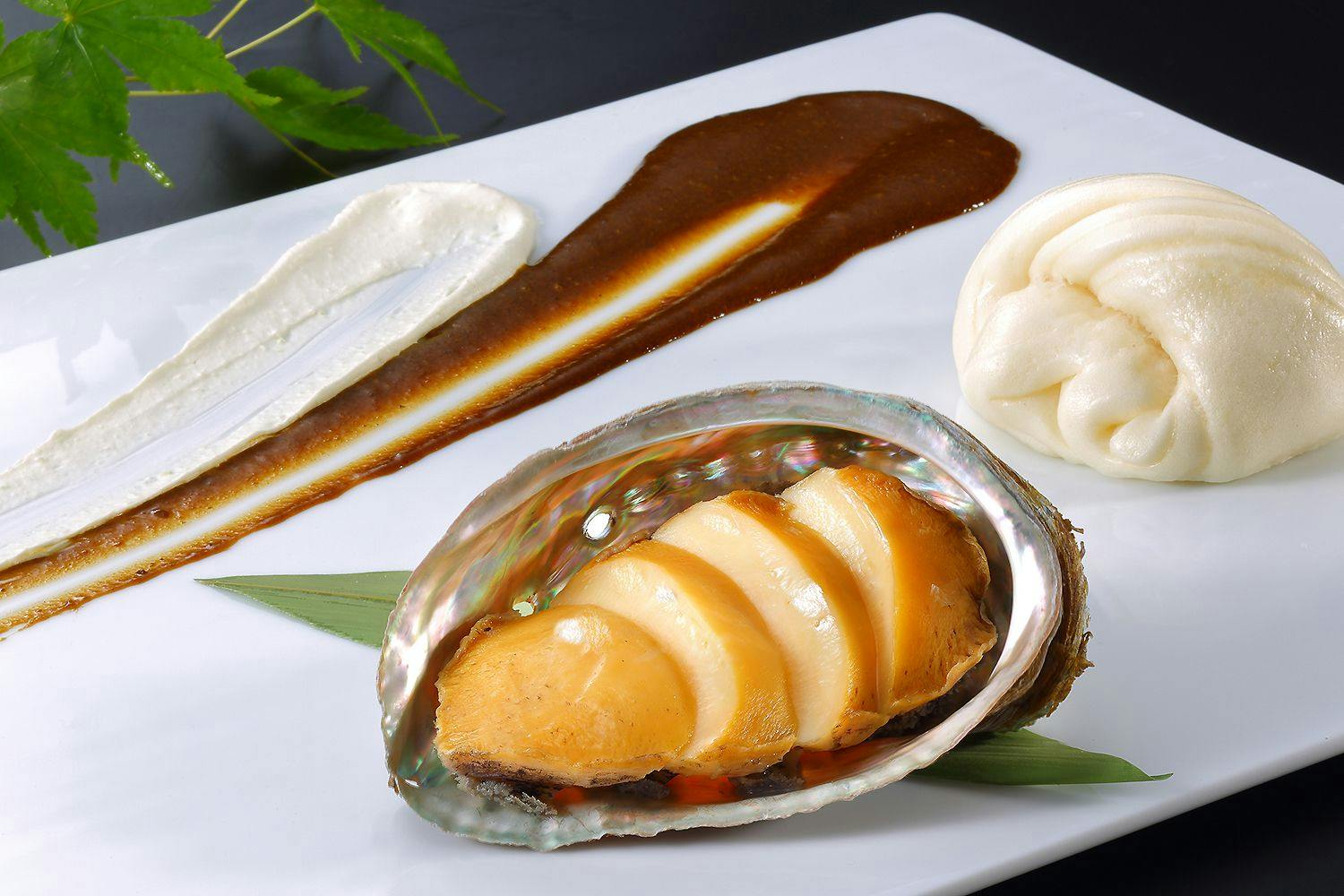 【Abalon Kukus Lembut dengan Dua Jenis Saus】