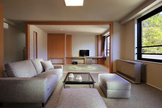 Kamar Bergaya Jepang-Barat dengan Harga Terjangkau