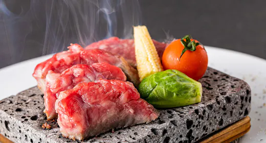 【料理グレードUP】千葉県産ブランド牛「彩美牛」の石焼きと地魚刺盛り&鮑が付いた贅尽くし