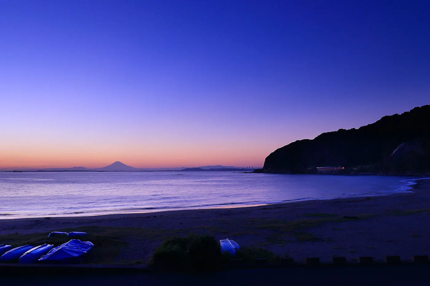 ビーチサイド温泉リゾート ゆうみ:宿の前に広がる海と富士山