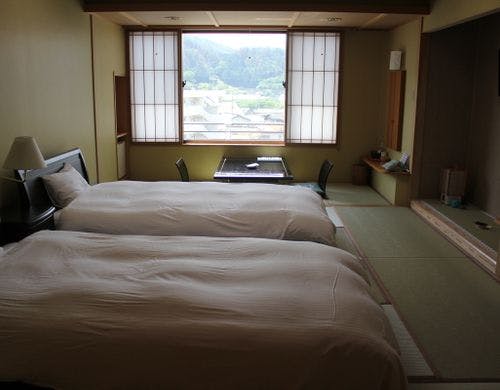 ベッド付き和室