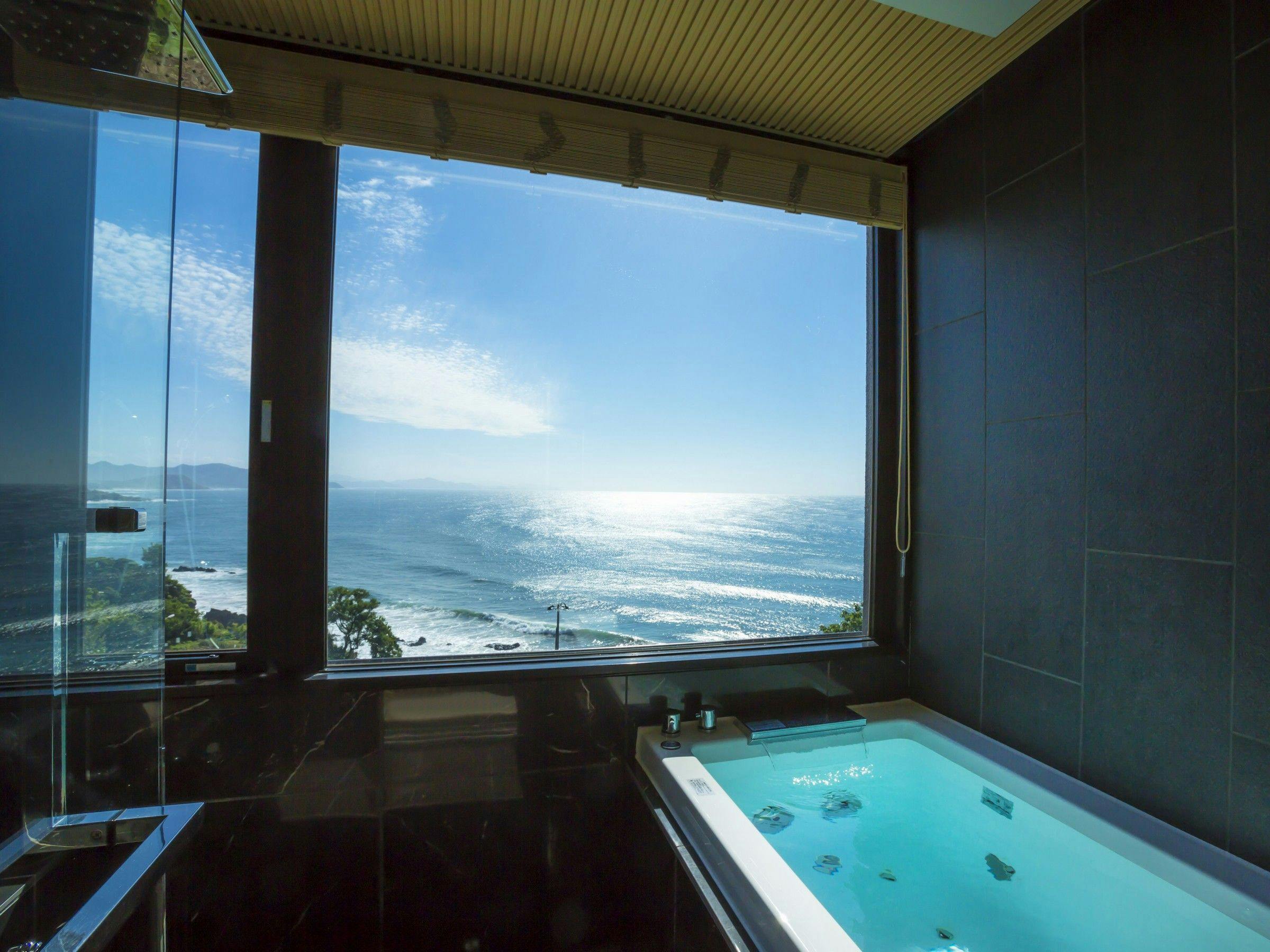 อ่างอาบน้ำวิวใหม่ที่ปรับปรุงใหม่ในเดือนเมษายน 2019