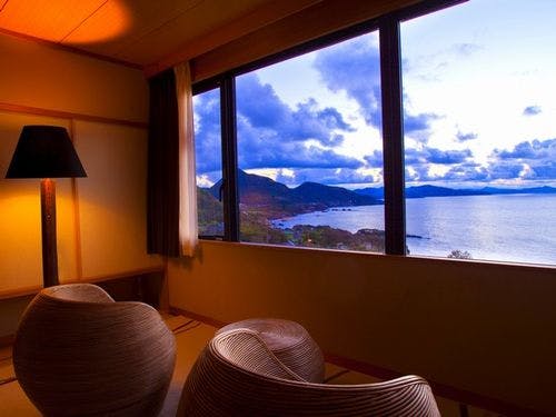 【最上階客室「天空」】から一望する日本海