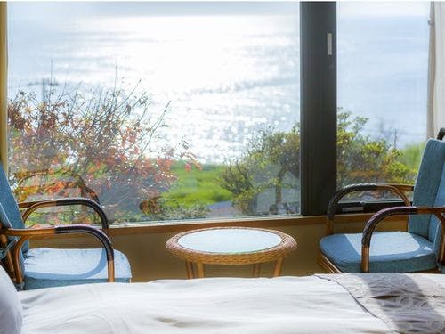 オーシャンビュー客室から美しい海を一望。