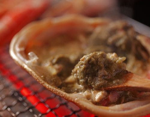 【焼きガニ】活ガニの極上カニ味噌を…