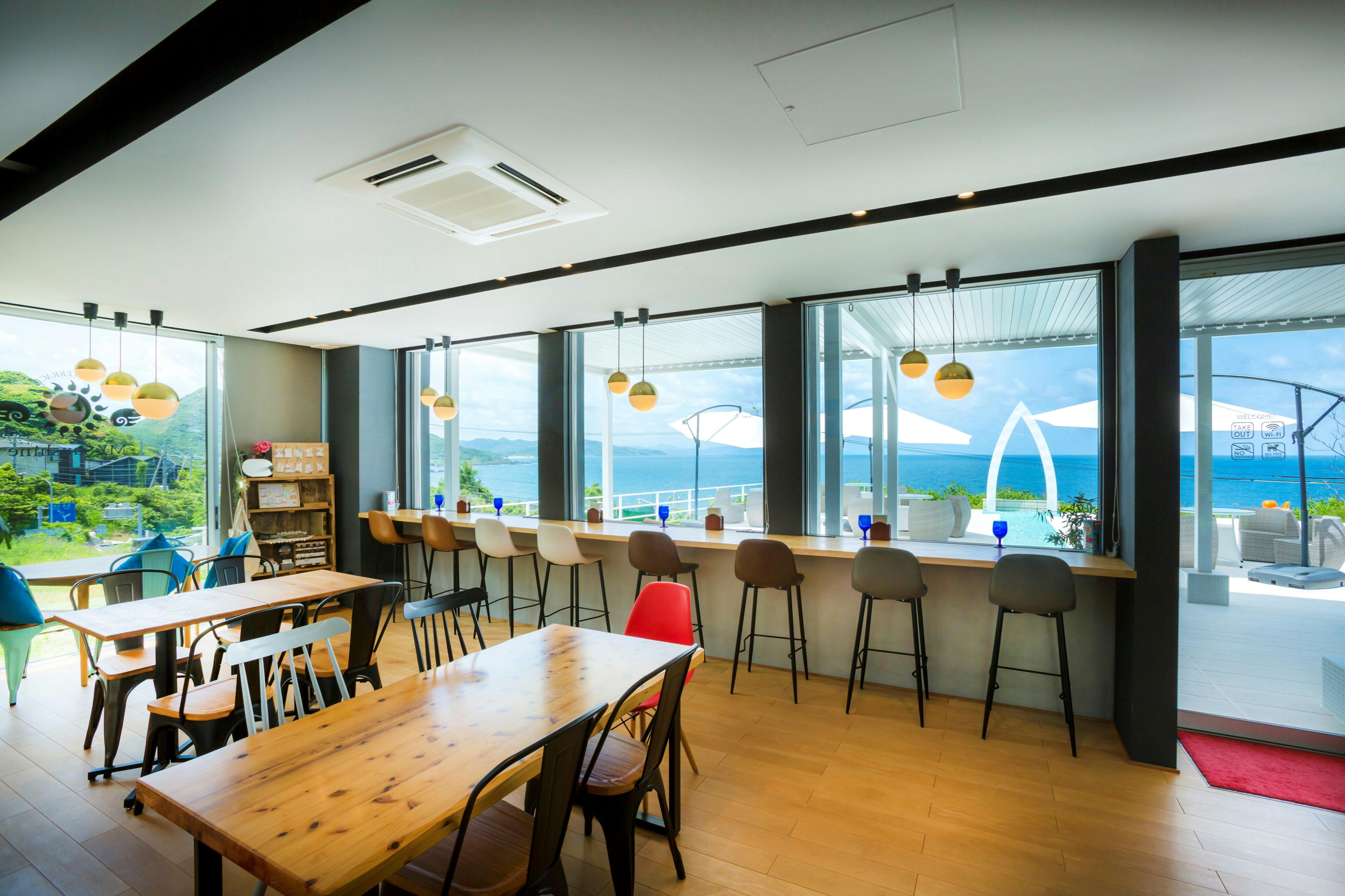 [เทอราสุ ไทนิน] คาเฟ่ที่มีวิวทะเลที่สวยงาม