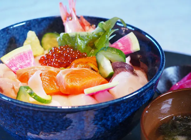 北海道産海鮮丼(旬の食材で異なります)
