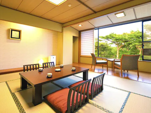 ゆとりのある和の空間と赤松の緑が癒しを演