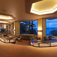 宮古湾・太平様を望むロビー