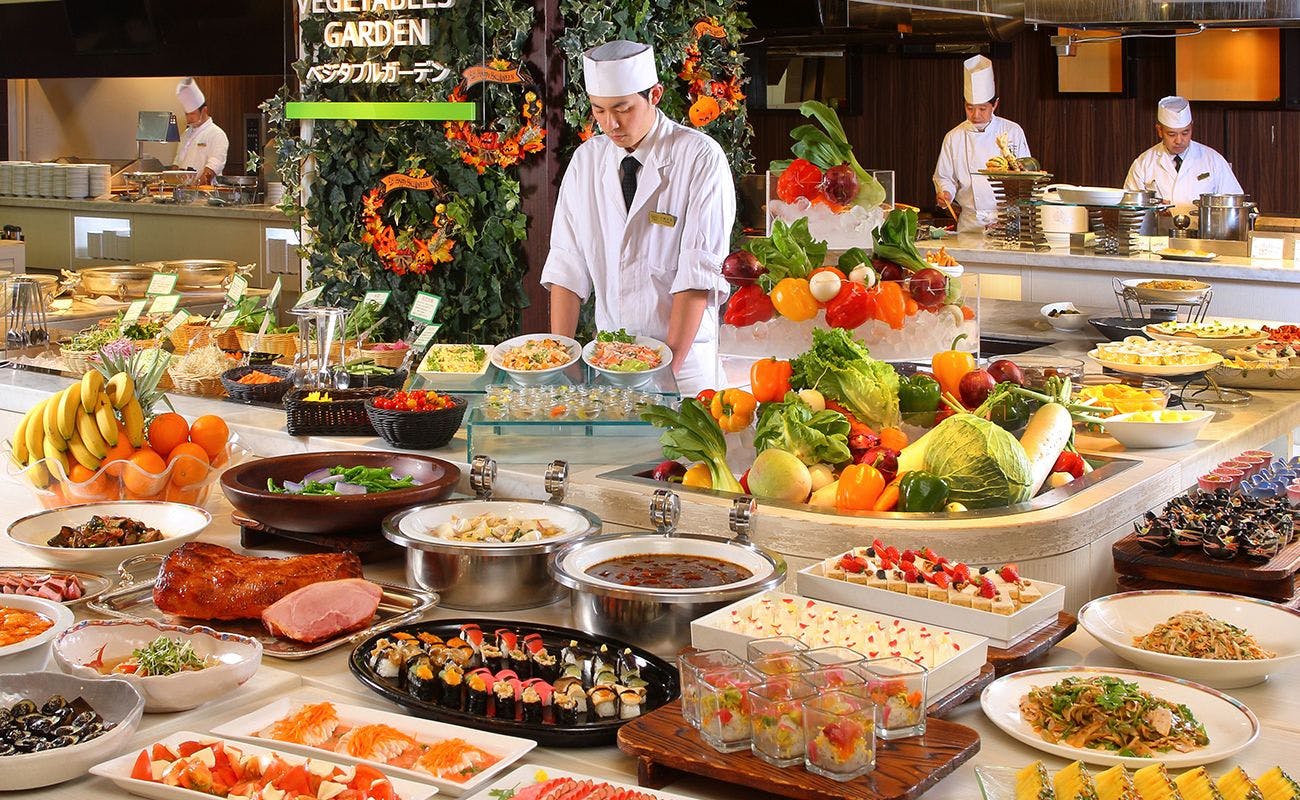 甄选当季食材现场烹制！日式・西式・中式多元风味，100种豪华自助餐