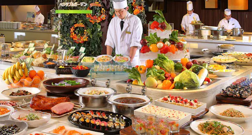 甄选当季食材现场烹制!日式・西式・中式多元风味,100种豪华自助餐