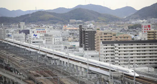 【電車好き必見】ファミリーにもうれしい列車が見えるお部屋プラン