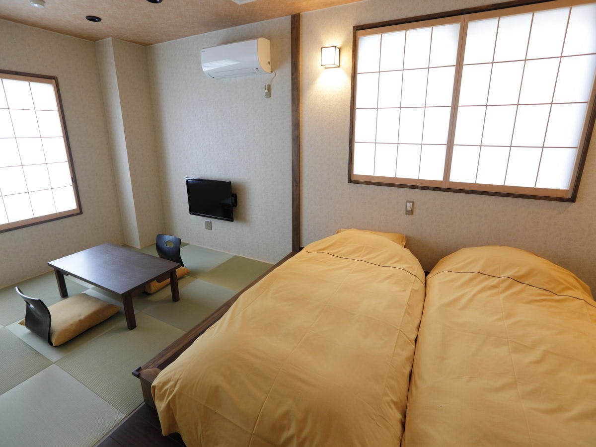 Gedung baru di sisi gunung.