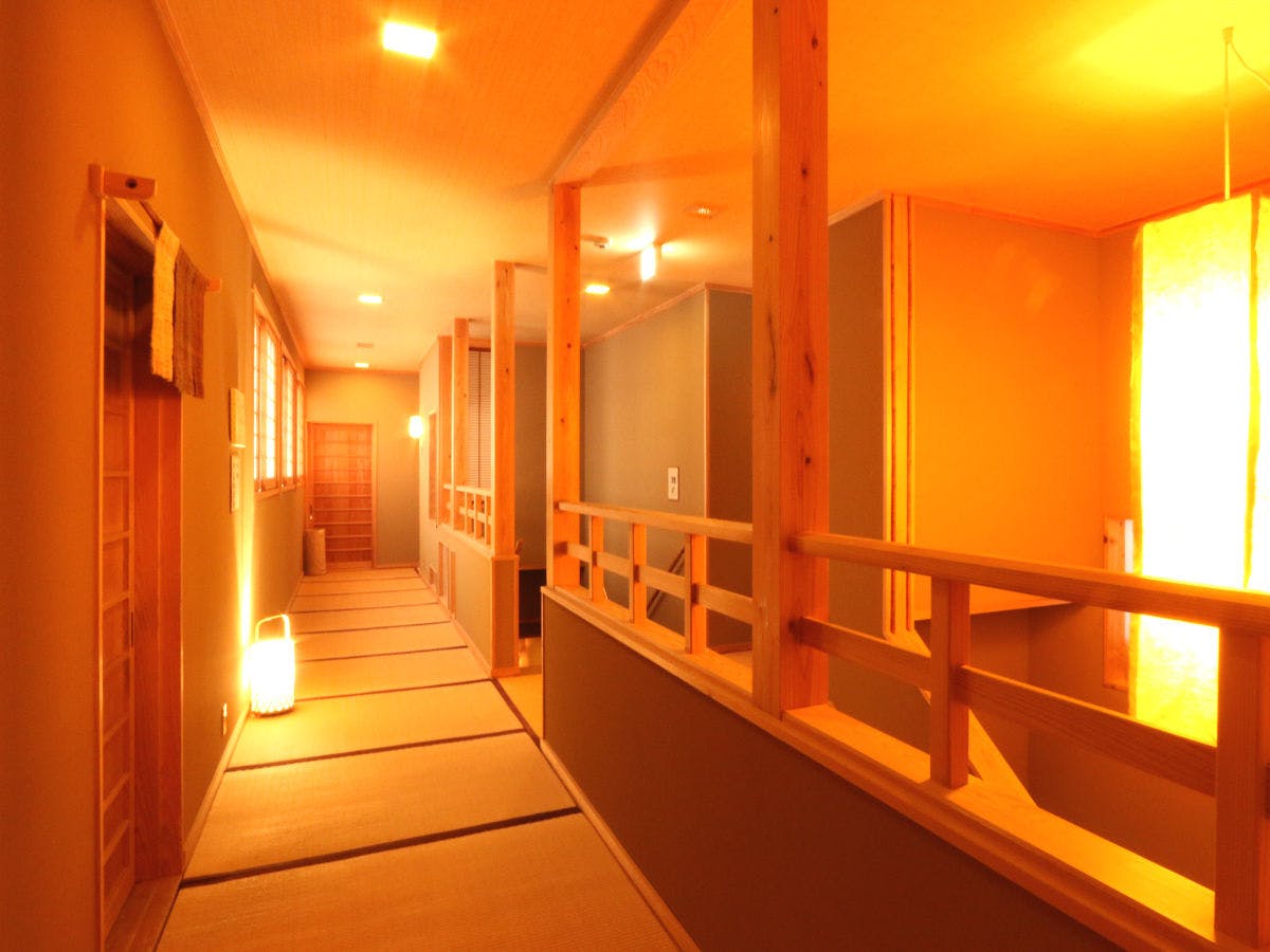 【ภายในอาคาร】