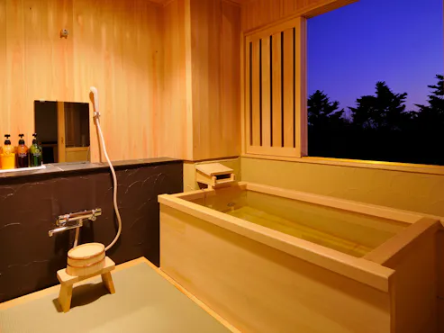 일본식 12 다다미, 노천탕 포함, 객실 모퉁이