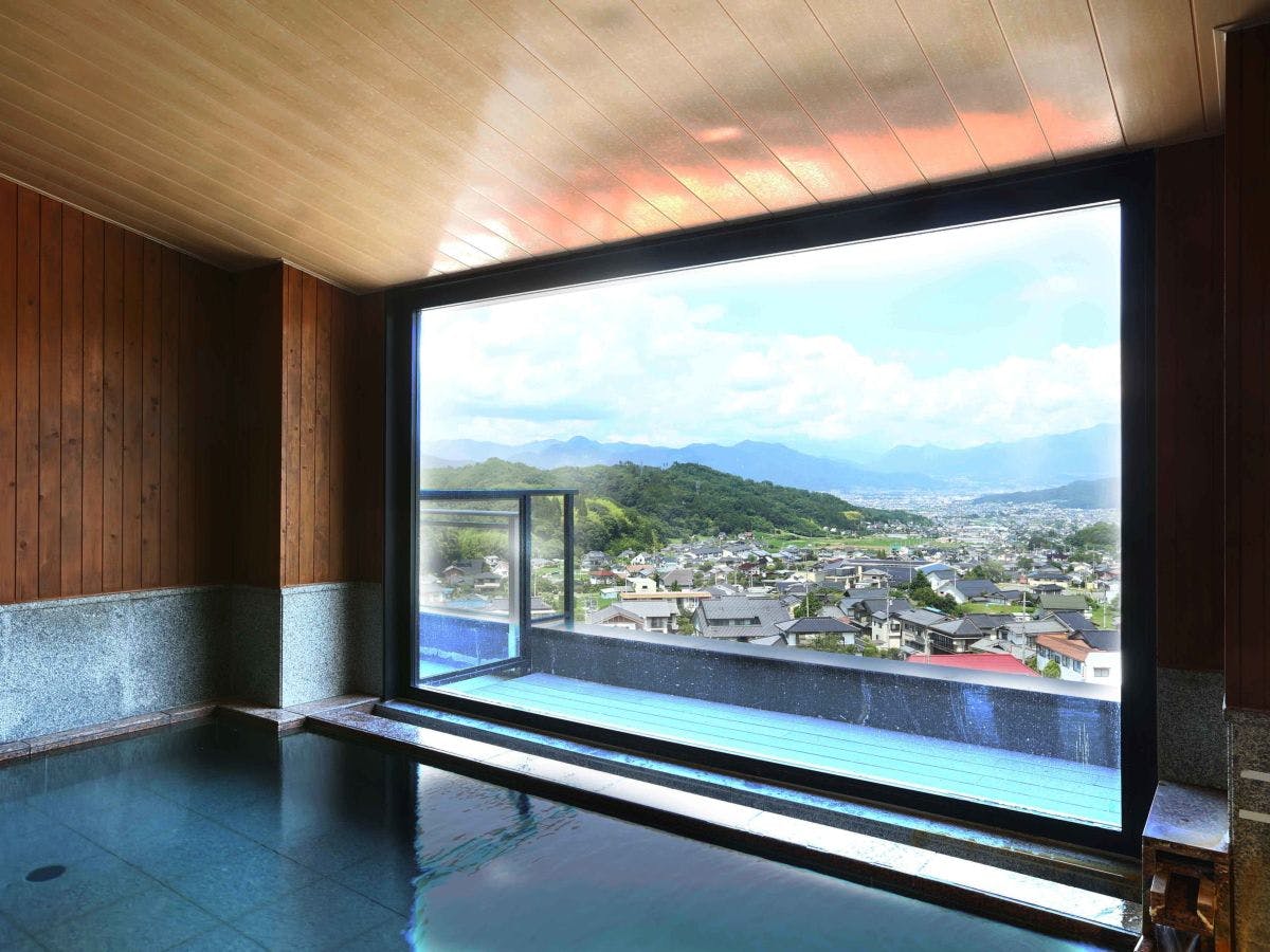 ■ น้ำแร่เพื่อผิวสวยพร้อมกลิ่นกำมะถันอ่อนๆ