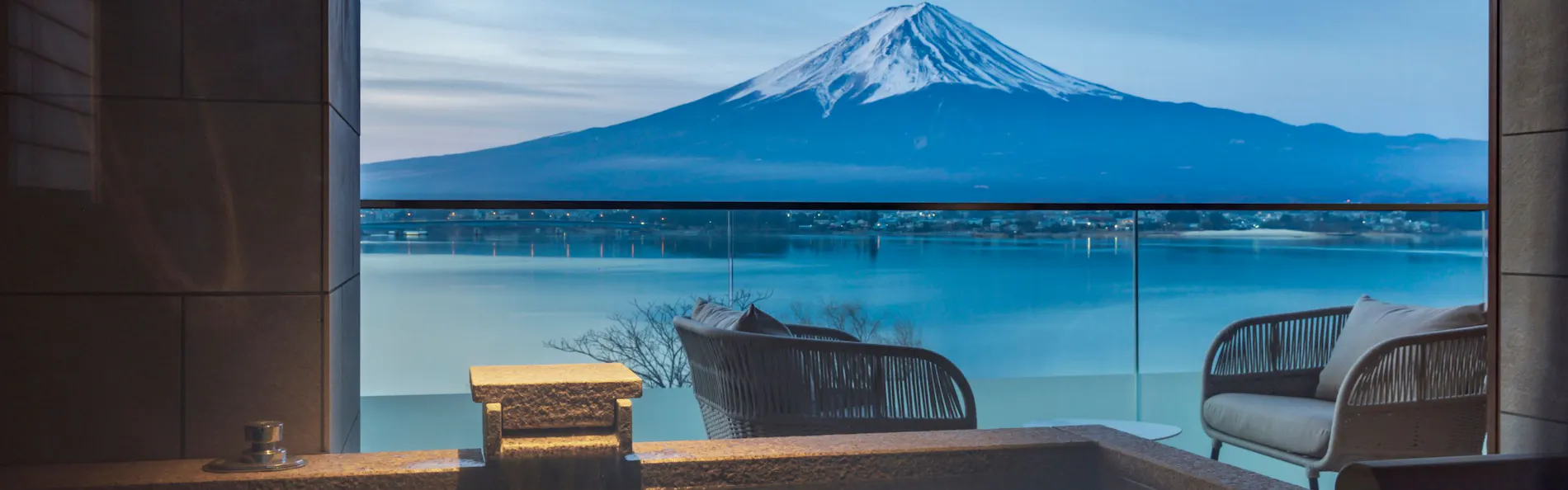 秀峰閣湖月