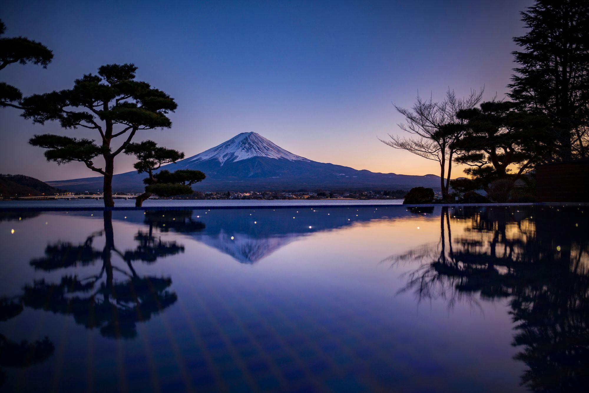 秀峰閣湖月