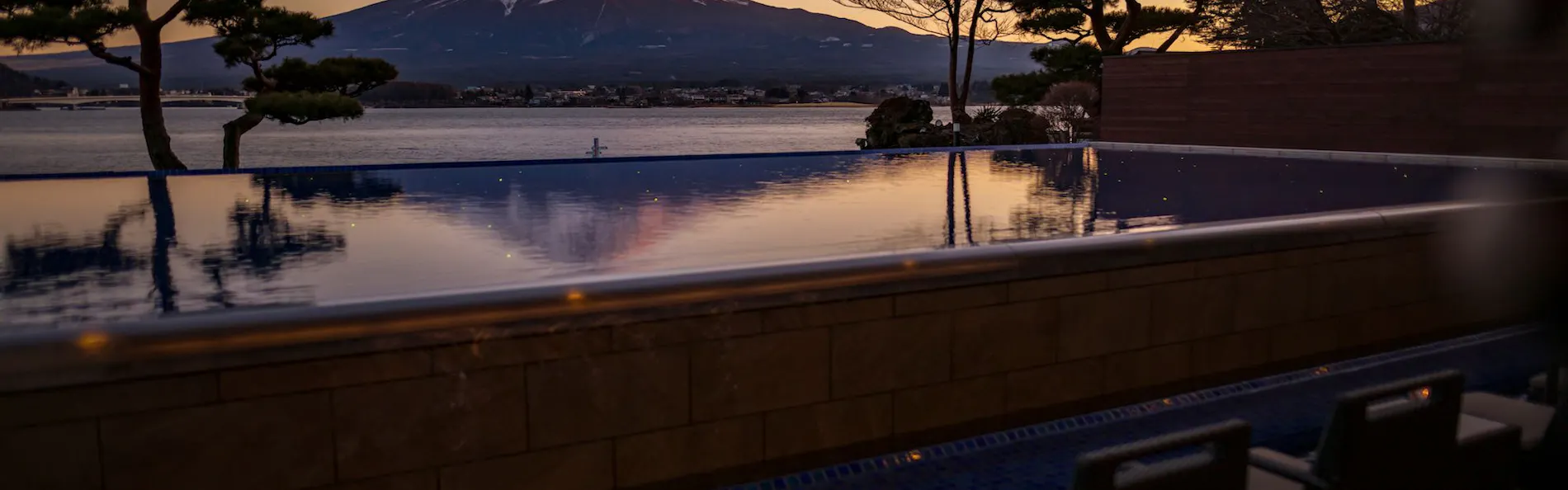 秀峰閣湖月