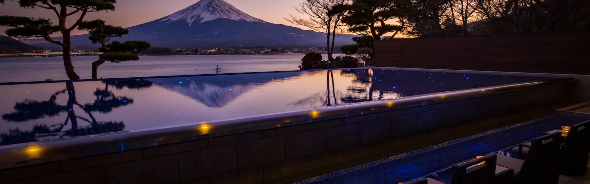 秀峰閣湖月