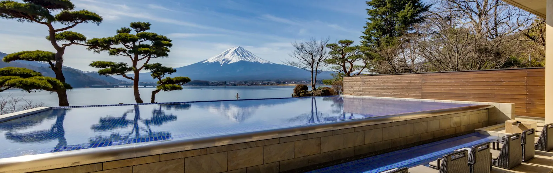 秀峰閣湖月