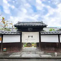 พักในสถาปัตยกรรมประวัติศาสตร์ที่กลมกลืนกับเมือง