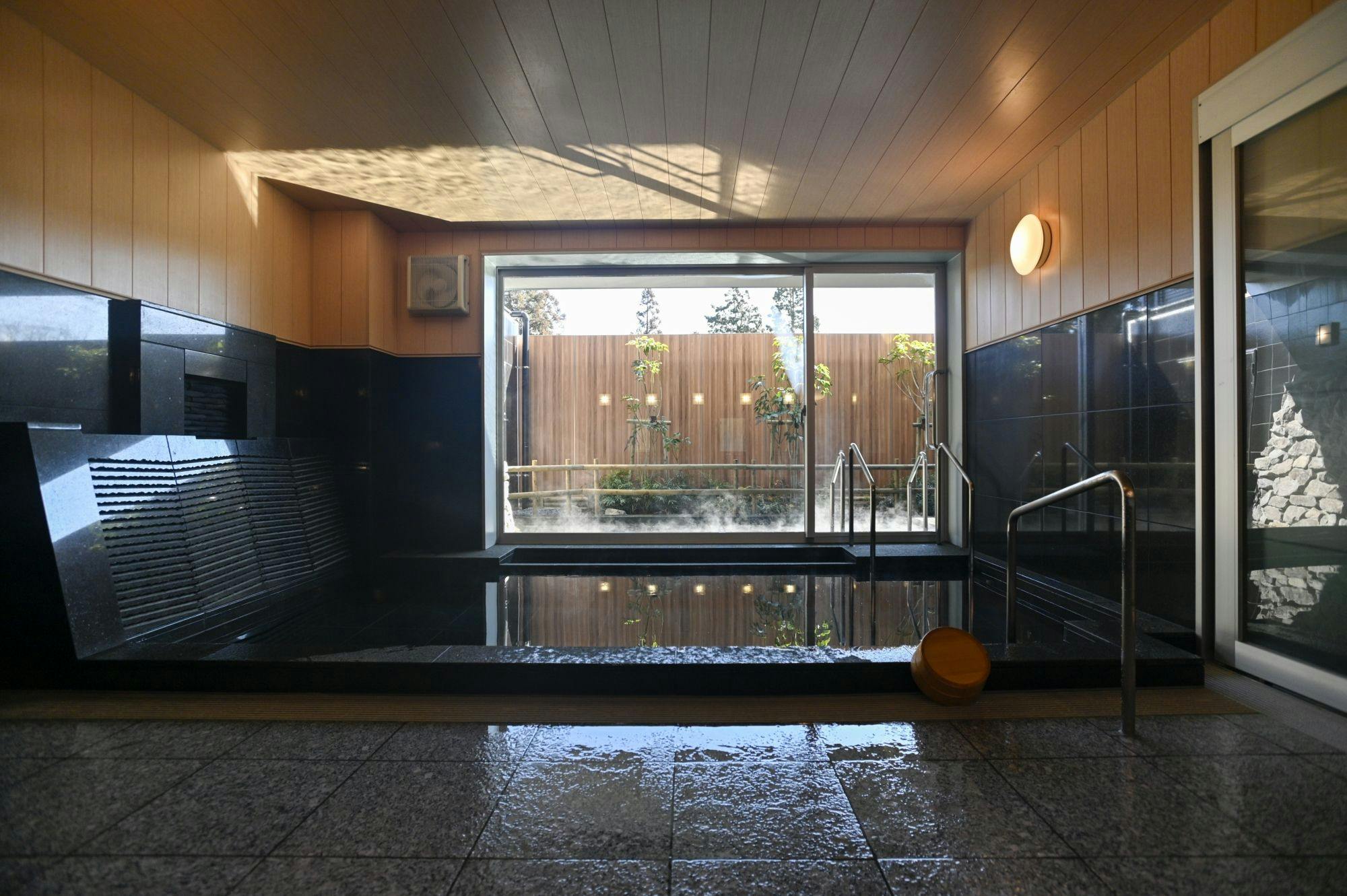 摩耶山付近から湧き出た神戸二軒茶屋温泉