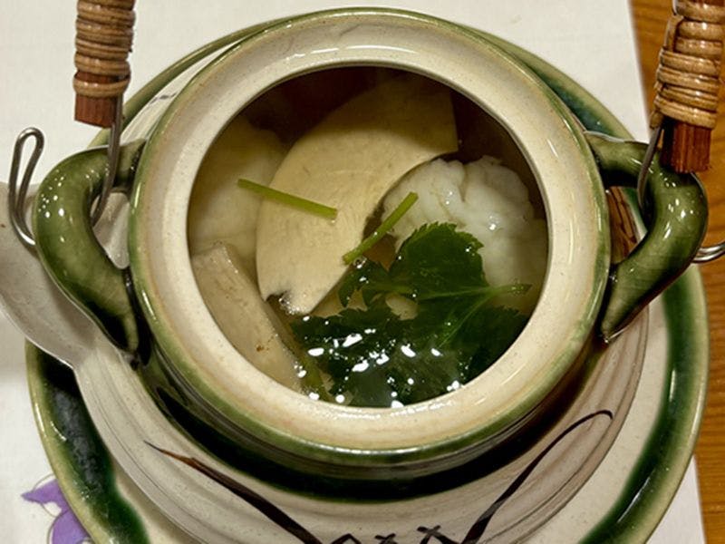 Rencana dengan Dobin-mushi berisi hamo khas Awaji dan matsutake