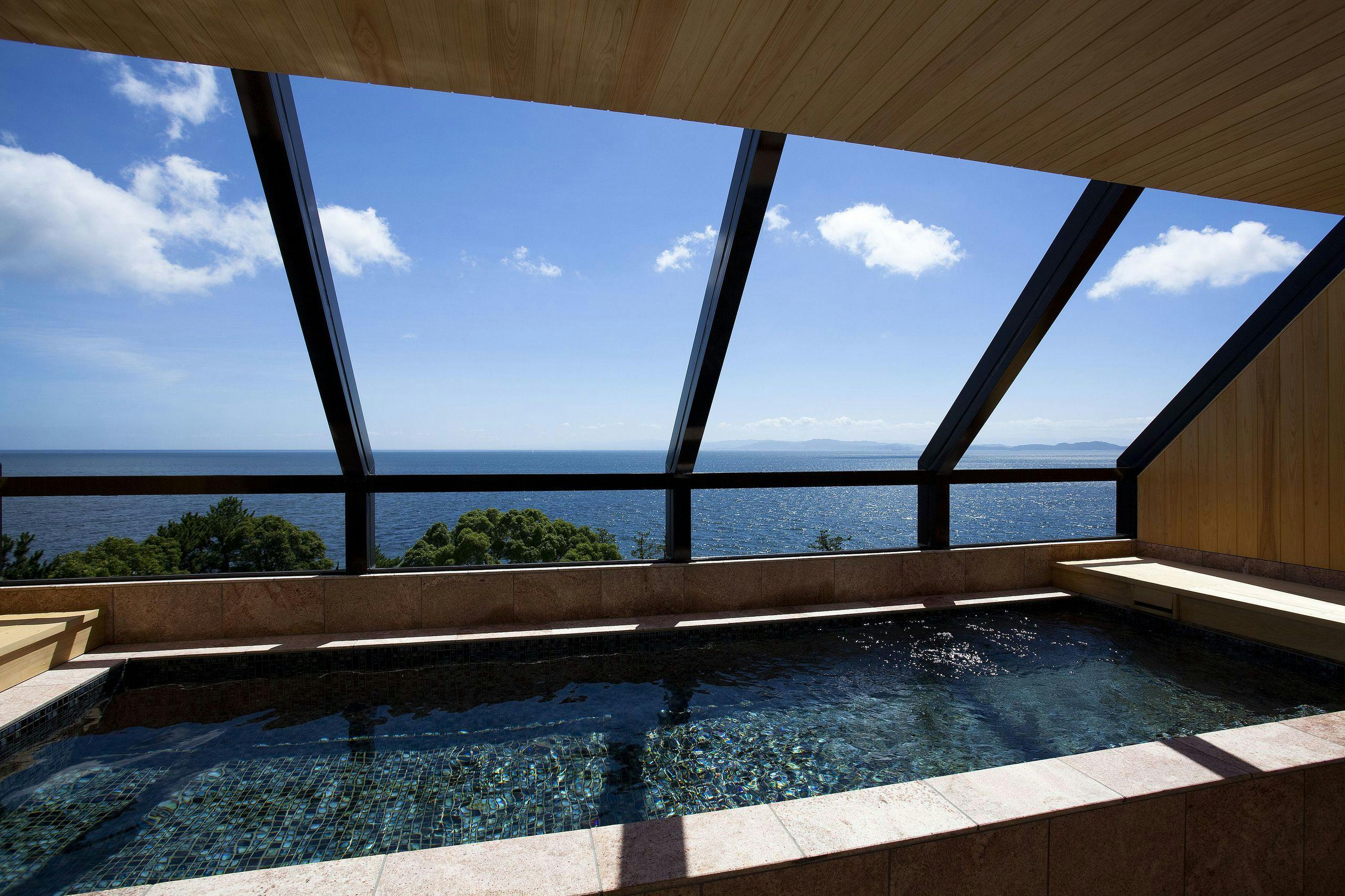 การเยี่ยมชมโรงแรมในกลุ่มที่มีน้ำพุร้อนก็ฟรี