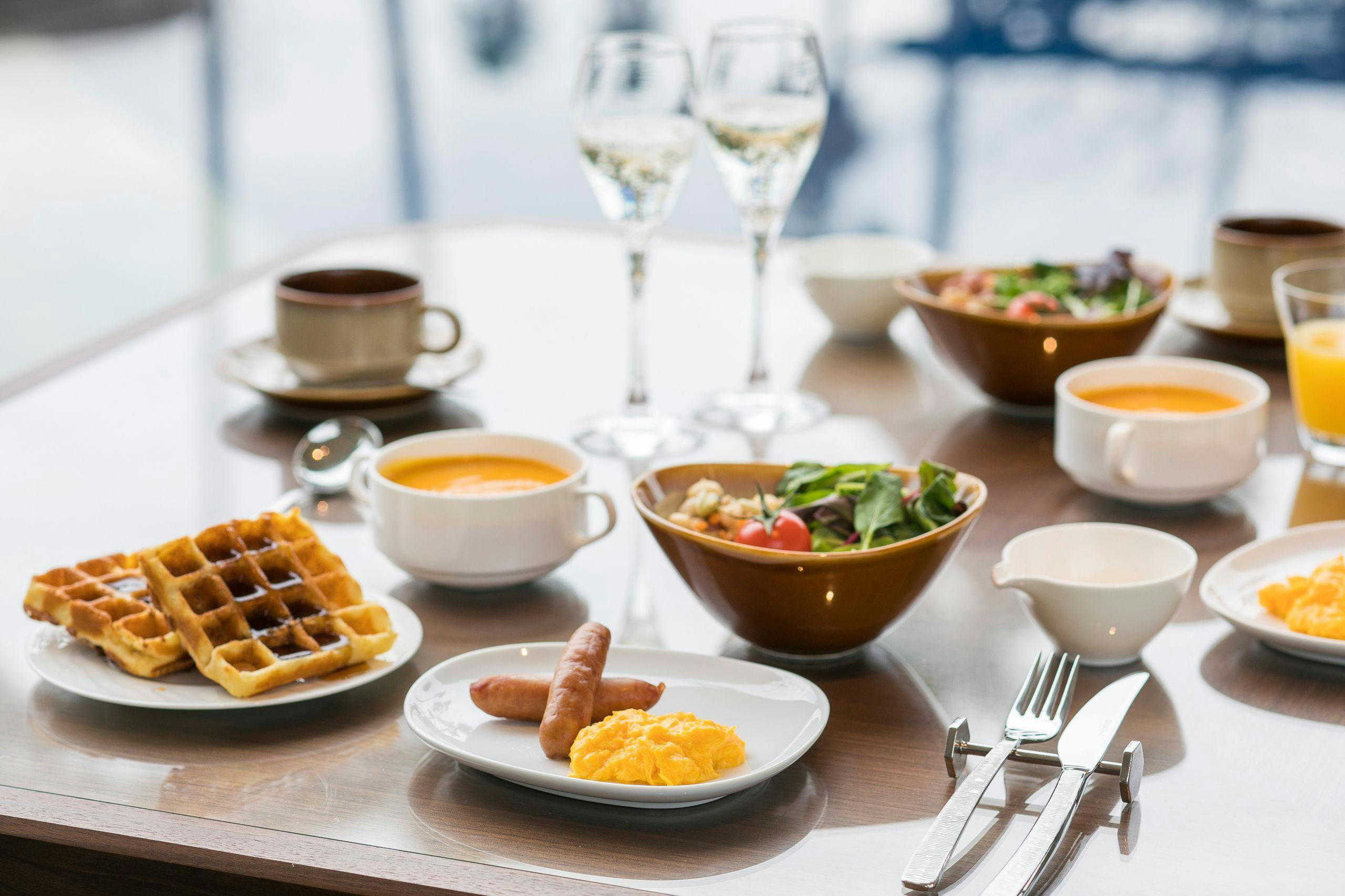 เรามีบริการอาหารเช้าแบบเบา ๆ ฟรีสำหรับผู้เข้าพักทุกท่าน