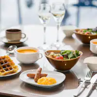 เรามีบริการอาหารเช้าแบบเบา ๆ ฟรีสำหรับผู้เข้าพักทุกท่าน