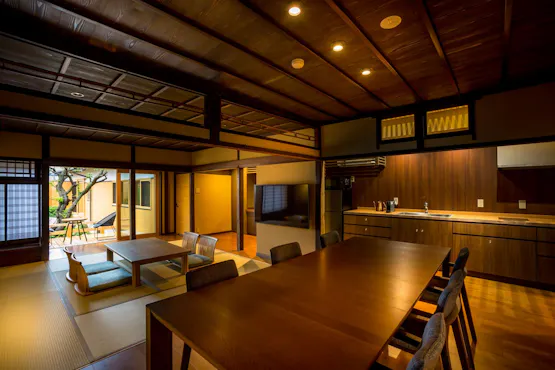 บ้านแบบดั้งเดิมที่ผสมผสานความสะดวกสบายและความทันสมัย.