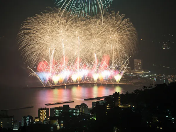 【熱海海上花火大会】お日にち限定!高台から花火を特等席で、お部屋で花火鑑賞(夕朝食付)