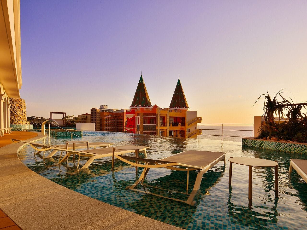 Lequ Okinawa Chatan Spa & Resort