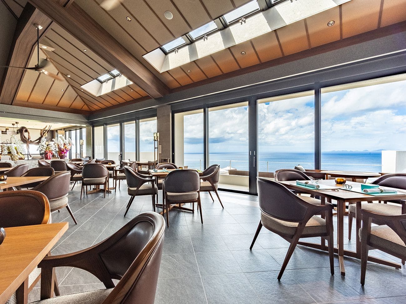 La BOMBANCE เกาะโคริ