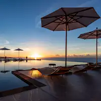 여름 인피니티 풀