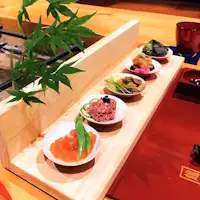 เมนูพิเศษของทสึรุกะ: ชุดแก้วสาเก 5 แบบ