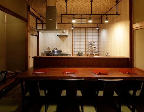 ご朝食はカウンター特別室にて板前が調理