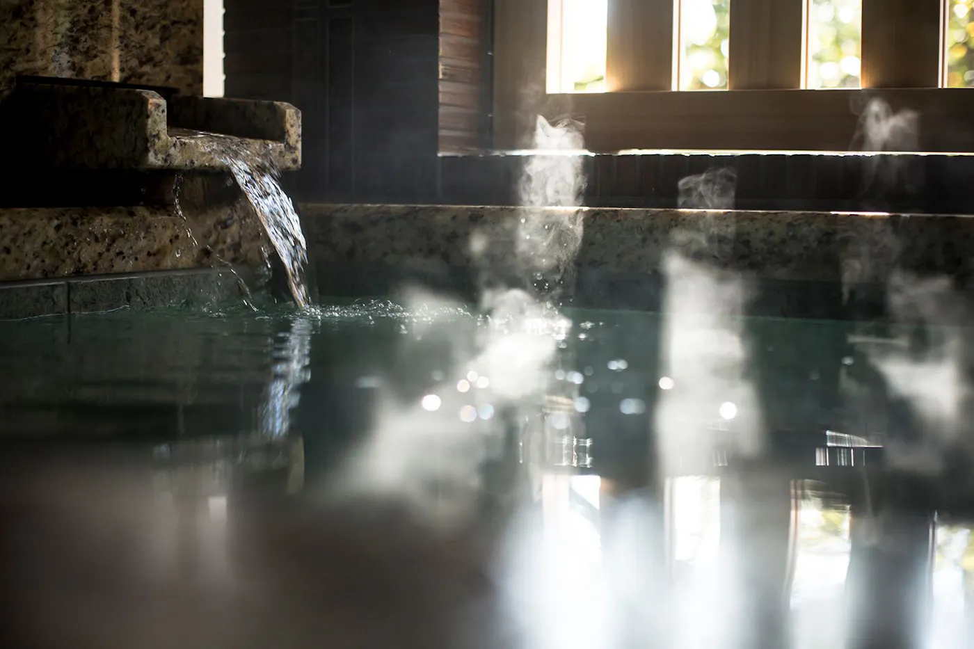 Hotel 侑楽 京八坂:湯気の立つ大浴場