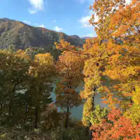 ทะเลสาบอาคายะและใบไม้เปลี่ยนสี