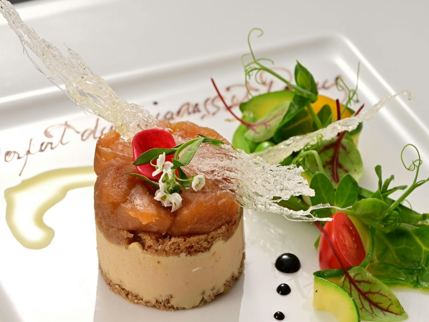 中溝シェフを総料理長に迎え料理を一新