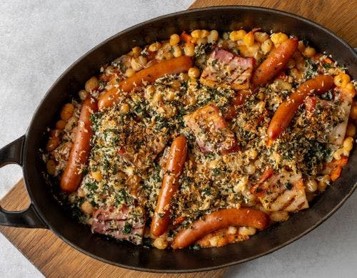 朝食ビュッフェ　ソーセージキャセロール